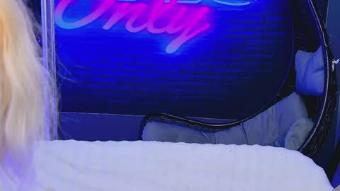 alessiacroft online show from April 2, 4:09 am