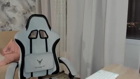 Snapshot of aletta_oushen chatting on October 10, 12:55 pm Aletta Oushen online show from October 10, 12:55 pm