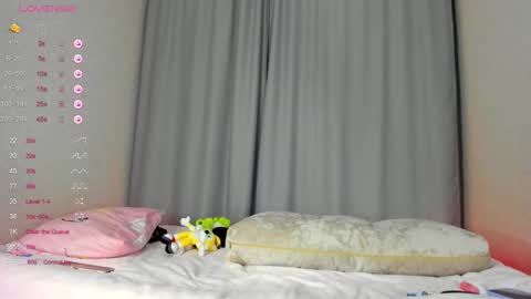 alettaevee online show from February 17, 1:26 am