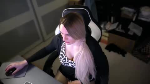 Leyla Leg online show from April 11, 7:29 pm