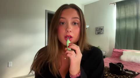 alex  online show from December 20, 4:04 pm