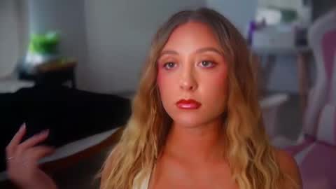 alex  online show from February 18, 4:47 pm