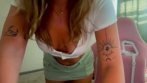 alex  online show from December 3, 5:28 pm