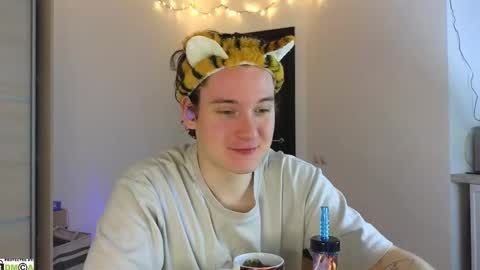 FAVORITE online show from February 21, 11:43 pm