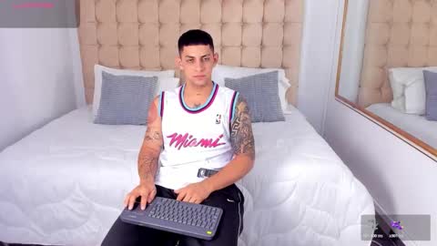 alex online show from November 18, 11:46 am