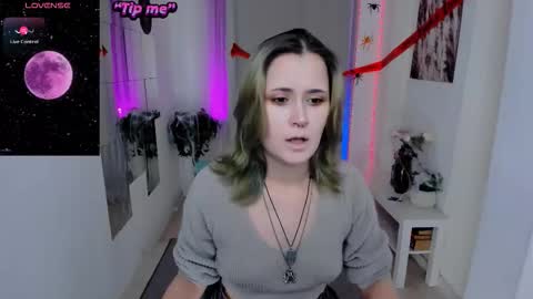 Snapshot of alexa_lexi chatting on October 22, 10:40 am alexa_lexi online show from October 22, 10:40 am