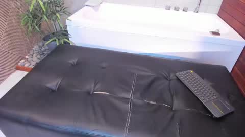 Snapshot of alexa_vandercloude chatting on March 5, 3:40 pm alexa_vandercloude online show from March 5, 3:40 pm
