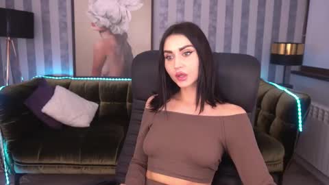 Snapshot of alexagreyyy chatting on February 11, 4:01 am alexagreyyy online show from February 11, 4:01 am