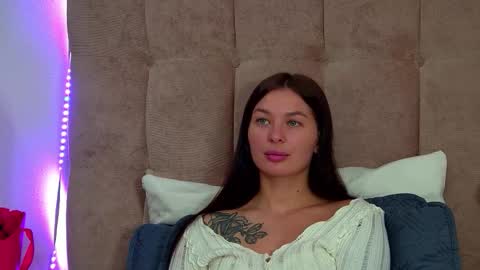 Snapshot of alexandrabloom chatting on October 20, 8:14 pm AlexandraBloom online show from October 20, 8:14 pm