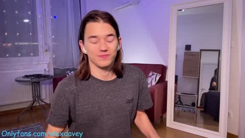 Snapshot of alexdavey chatting on December 26, 6:01 pm           online show from December 26, 6:01 pm