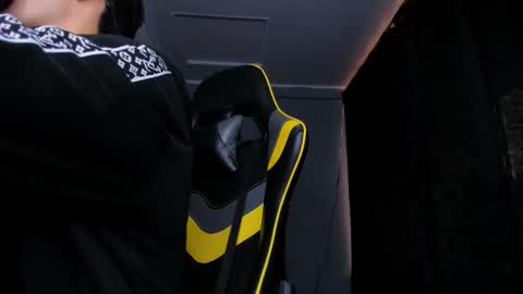 alexgiraldo__ online show from November 16, 1:02 pm