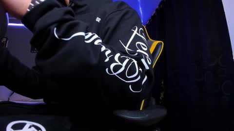 alexgiraldo__ online show from December 4, 12:16 pm