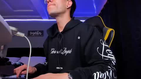 alexgiraldo__ online show from December 2, 11:52 am