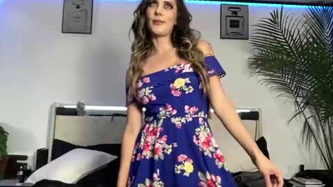 Alexis Amor online show from September 13, 7:00 am