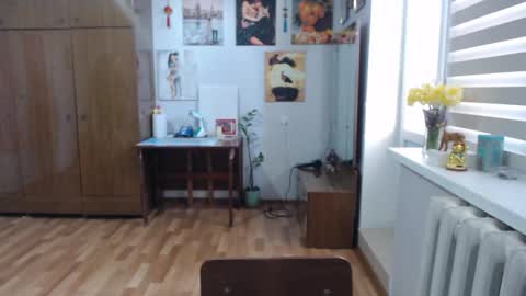 AlexisMillers online show from April 4, 9:05 am