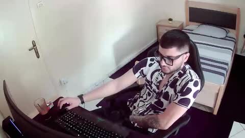 alexthepro00 online show from April 30, 9:58 am