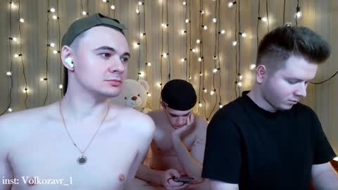Snapshot of alexxx_d chatting on February 1, 6:51 pm AlexDimaIgor online show from February 1, 6:51 pm