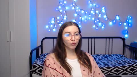 Snapshot of alice_________________________ chatting on January 16, 7:10 pm Alice online show from January 16, 7:10 pm