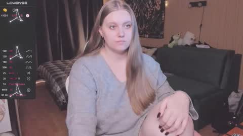 Snapshot of alice_dreamgirl_ chatting on September 24, 9:27 am Alice 3 online show from September 24, 9:27 am