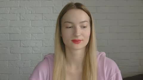 Snapshot of alice_sweet_01 chatting on October 3, 2:36 pm Alice online show from October 3, 2:36 pm