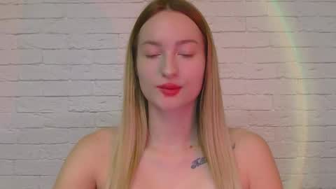 Snapshot of alice_sweet_01 chatting on October 14, 6:11 pm Alice online show from October 14, 6:11 pm