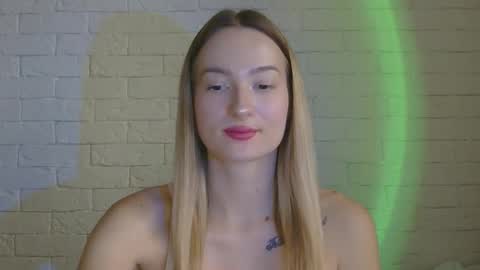 Snapshot of alice_sweet_01 chatting on October 21, 2:10 pm Alice online show from October 21, 2:10 pm