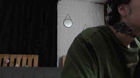 Snapshot of alicee_logan_ chatting on January 19, 5:58 am alicee_logan_ online show from January 19, 5:58 am