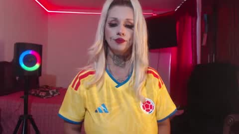 aliceesmiths online show from June 12, 6:51 pm