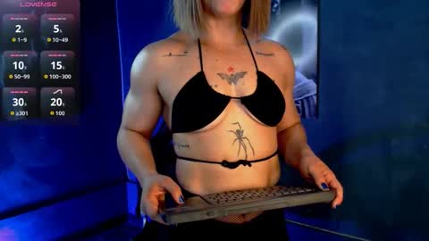 Snapshot of alicefit_212 chatting on October 10, 2:12 pm alicefit_212 online show from October 10, 2:12 pm
