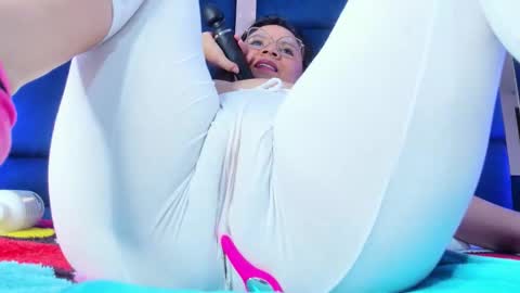 alicehott_05 online show from March 12, 3:43 am