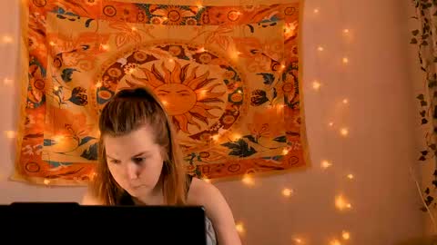 Alice online show from April 18, 6:15 am