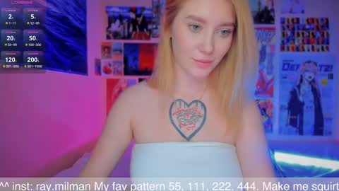 Snapshot of alicemilman chatting on October 2, 10:25 am Alice  online show from October 2, 10:25 am