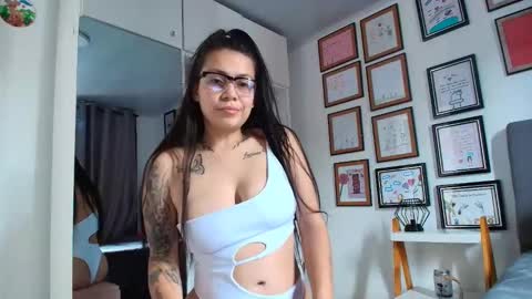 alicia_rainbow online show from April 15, 8:42 pm