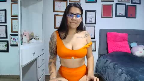 alicia_rainbow online show from April 16, 8:53 pm