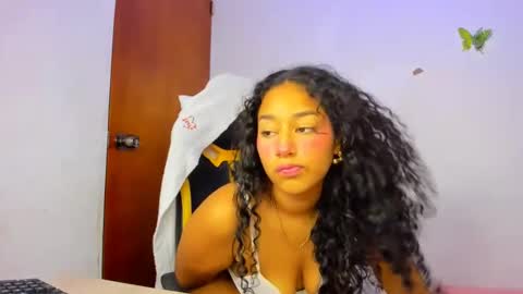 Snapshot of alicie_ebony1 chatting on September 22, 8:35 pm luisa online show from September 22, 8:35 pm