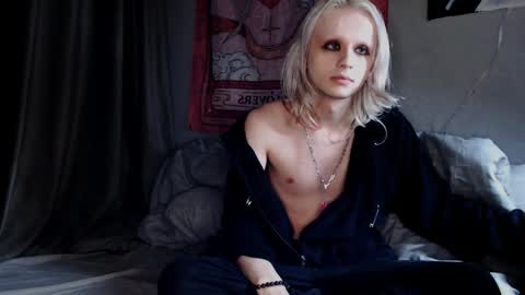 Alien Bella online show from April 8, 2:25 am