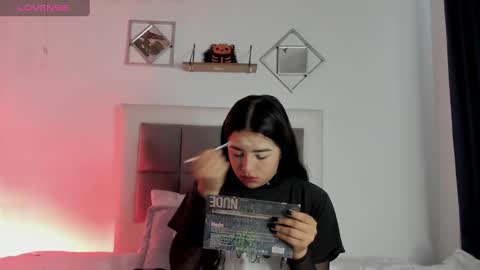 aliice_walker_ online show from January 10, 12:36 pm