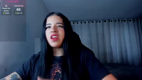 aliice_walker_ online show from June 5, 10:59 pm