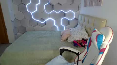 aliicemeow online show from July 27, 8:44 am