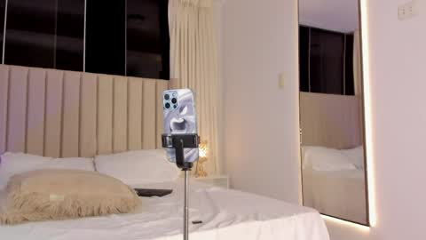 Alisson  online show from April 11, 6:40 am