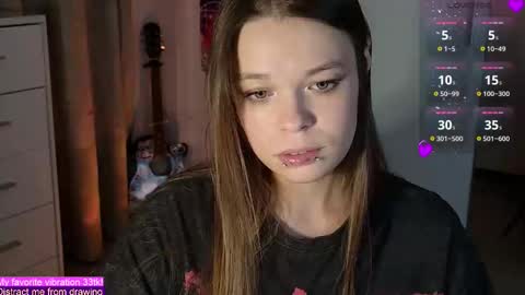 Snapshot of alinabae chatting on September 25, 7:43 pm Alina and Ben online show from September 25, 7:43 pm