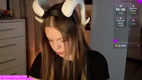 Snapshot of alinabae chatting on September 14, 7:37 pm Alina and Ben online show from September 14, 7:37 pm