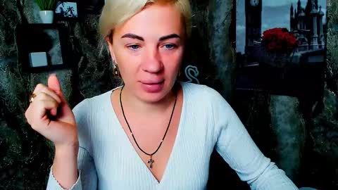 Snapshot of alinafrey_ chatting on October 12, 5:11 am Alina online show from October 12, 5:11 am