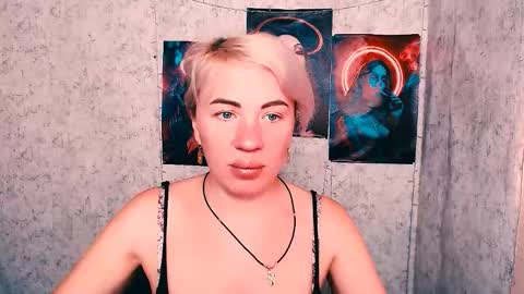 Snapshot of alinafrey_ chatting on October 22, 6:05 am Alina online show from October 22, 6:05 am
