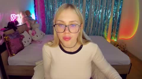 alinaocean online show from November 5, 7:05 pm