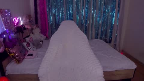 alinaocean online show from December 14, 8:37 pm