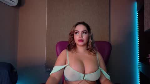 Snapshot of alisha_indira_ chatting on October 23, 2:35 am Andrea online show from October 23, 2:35 am