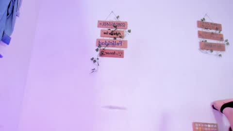 Alisia online show from April 6, 1:56 pm