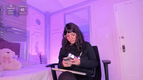 Alison Fishert online show from December 1, 12:36 pm