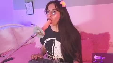 Mia online show from March 22, 8:35 pm